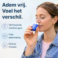 Frau atmet mit dem Comformidable Duo Nasal Inhaler ein, für sofortige Frische und freies Atmen